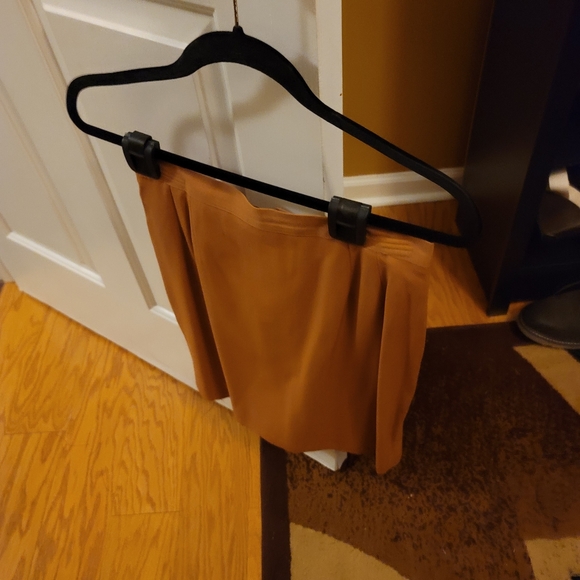 Classy skirt suit - Picture 4 of 7